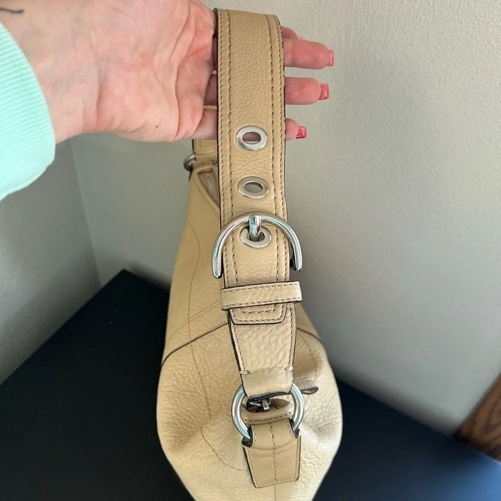 Coach Leather Soho Hobo Slouchy Shoulder Bag Cream Style F10907